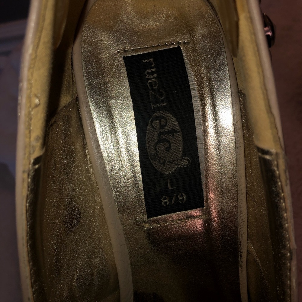 Heels - Picture 4 of 4